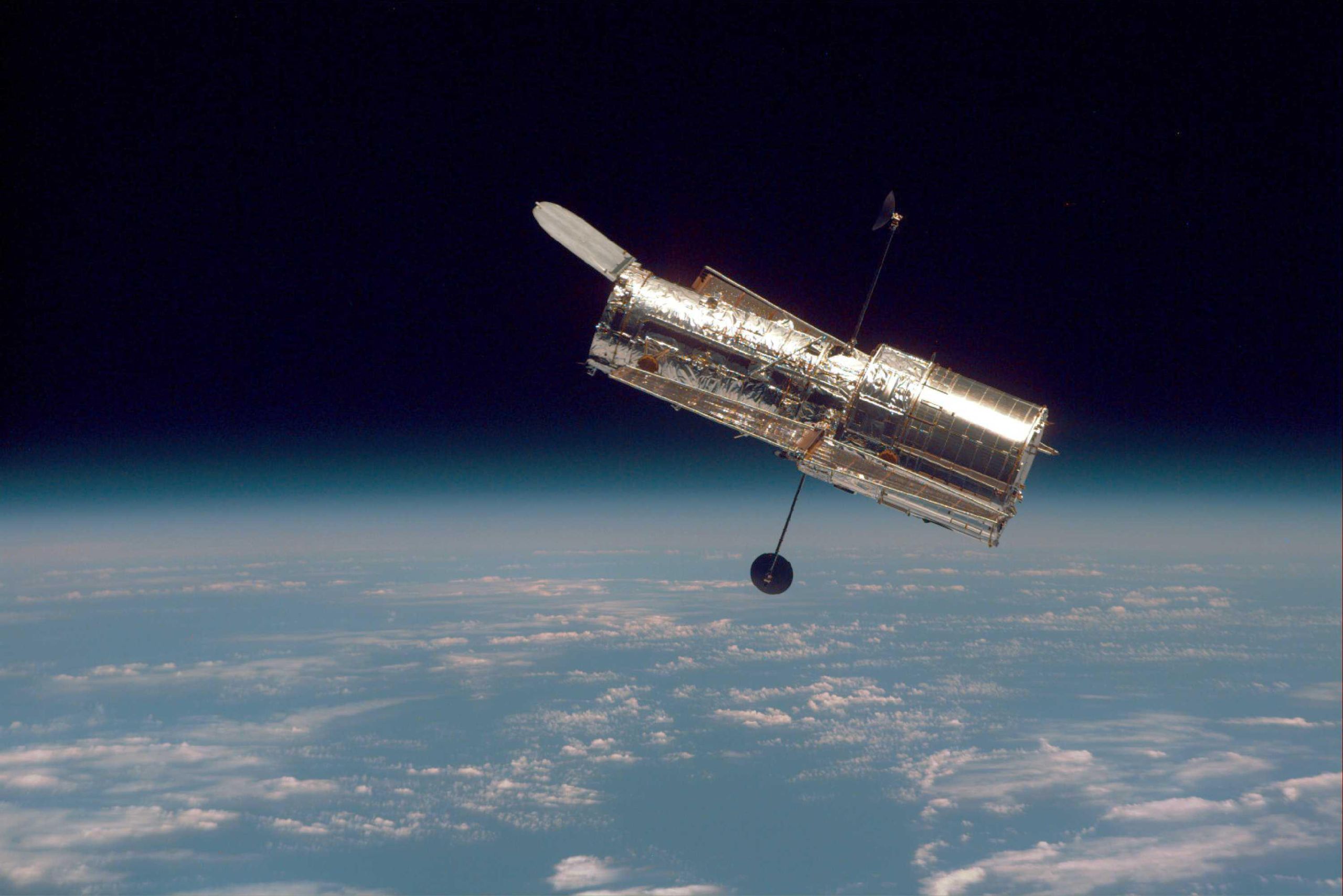 NASA Invites Commercial Plans to Extend Hubble’s Life Before Its Orbit Decays